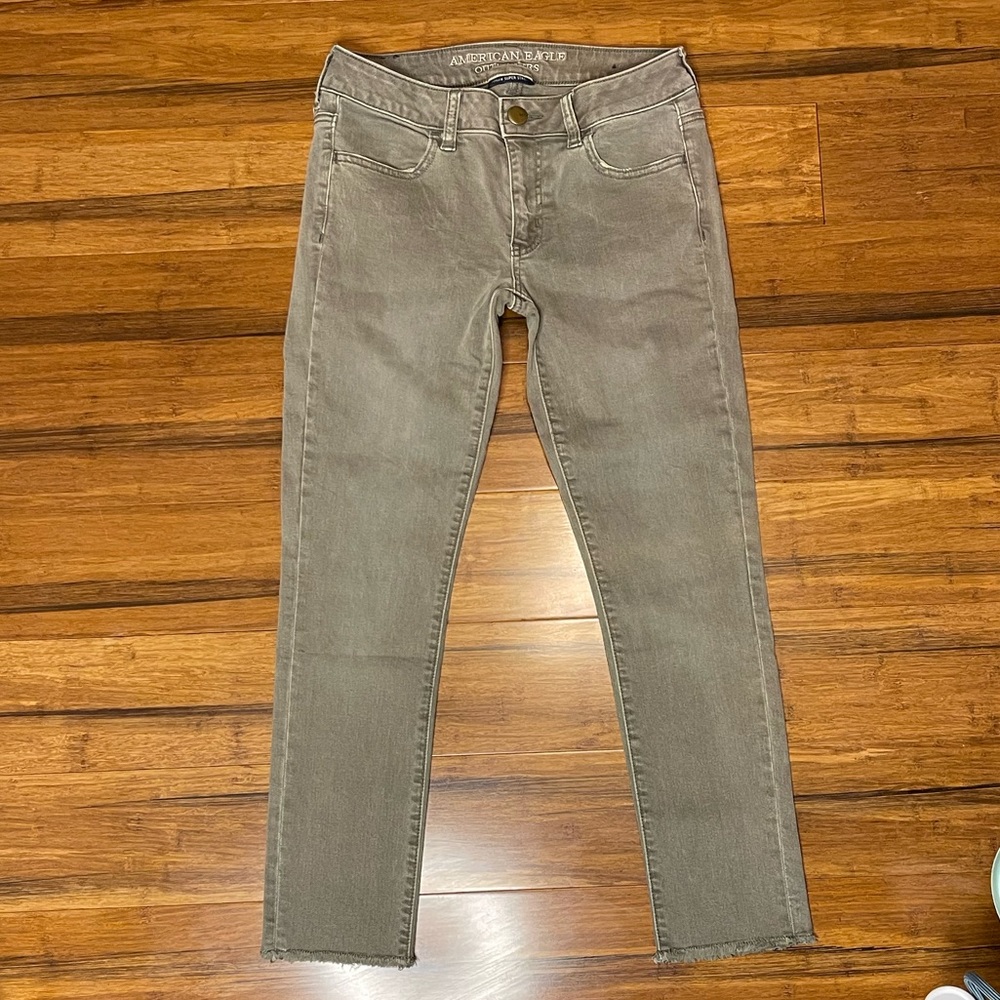 American Eagle Super Stretch Olive Jeans!
